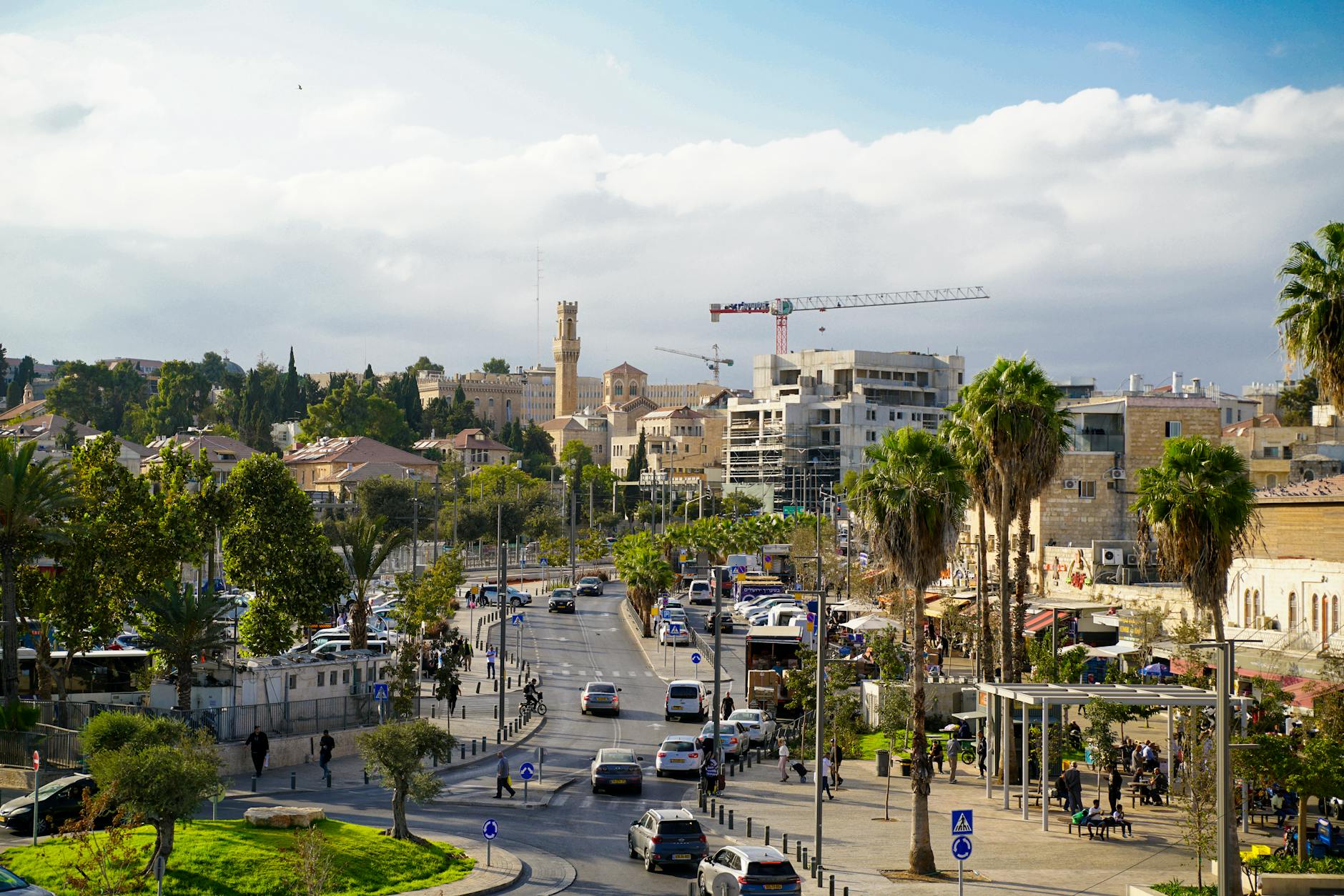 מבנה בית ספר ישראלי — אבטחת מוסדות חינוך משולבת קב"ט וגורמים חיצוניים